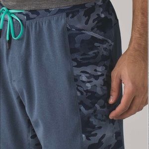 Lululemon Mens Namaste At The Beach shorts L